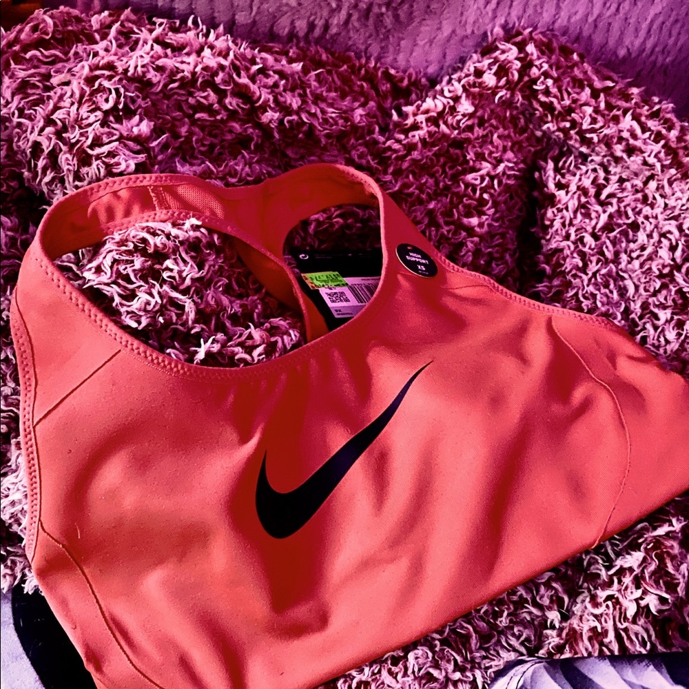 🎉🎉Nike Sports Bra XS NWT 🐾💥